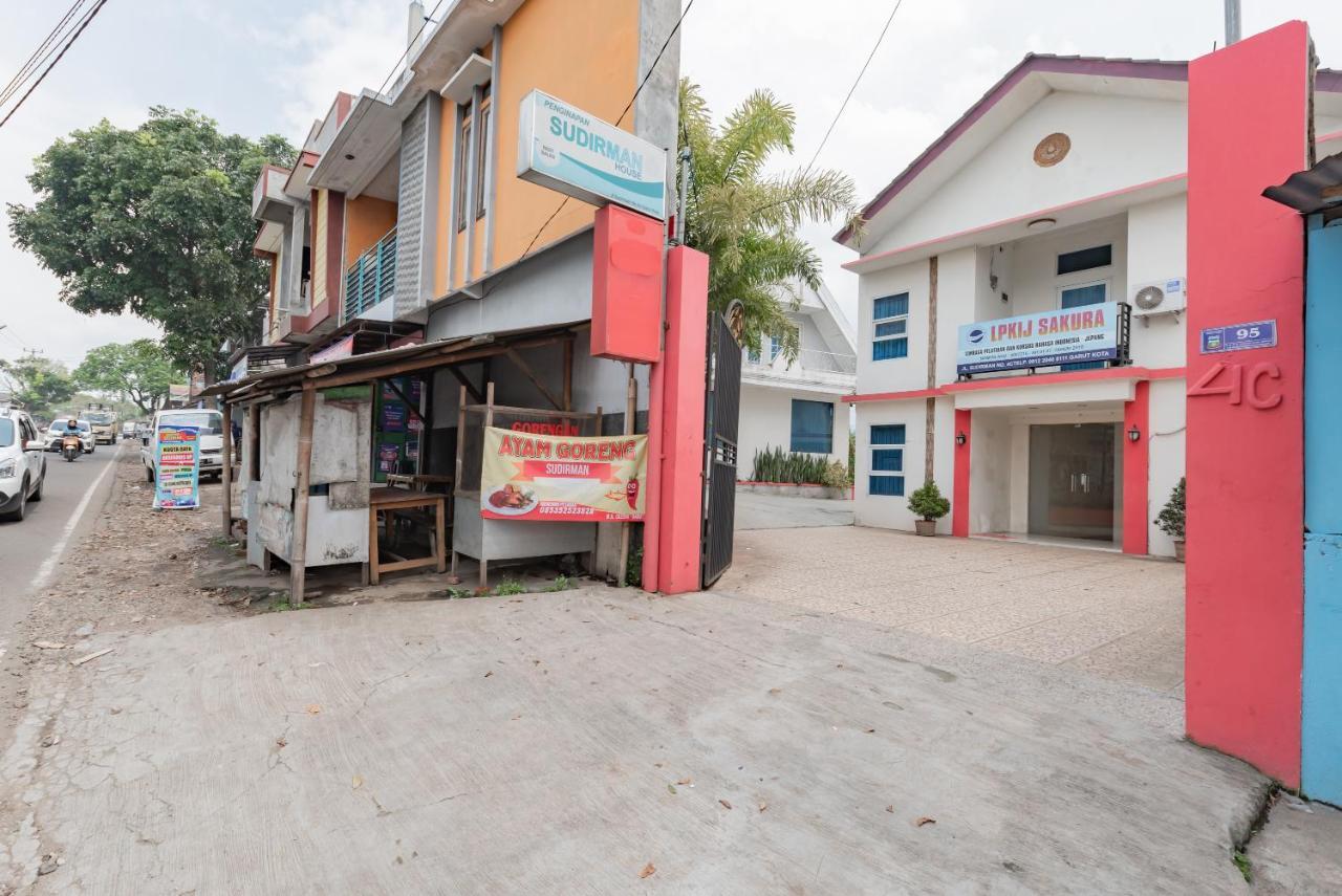 Reddoorz Syariah At Sudirman Street Garut Hotel Exterior foto
