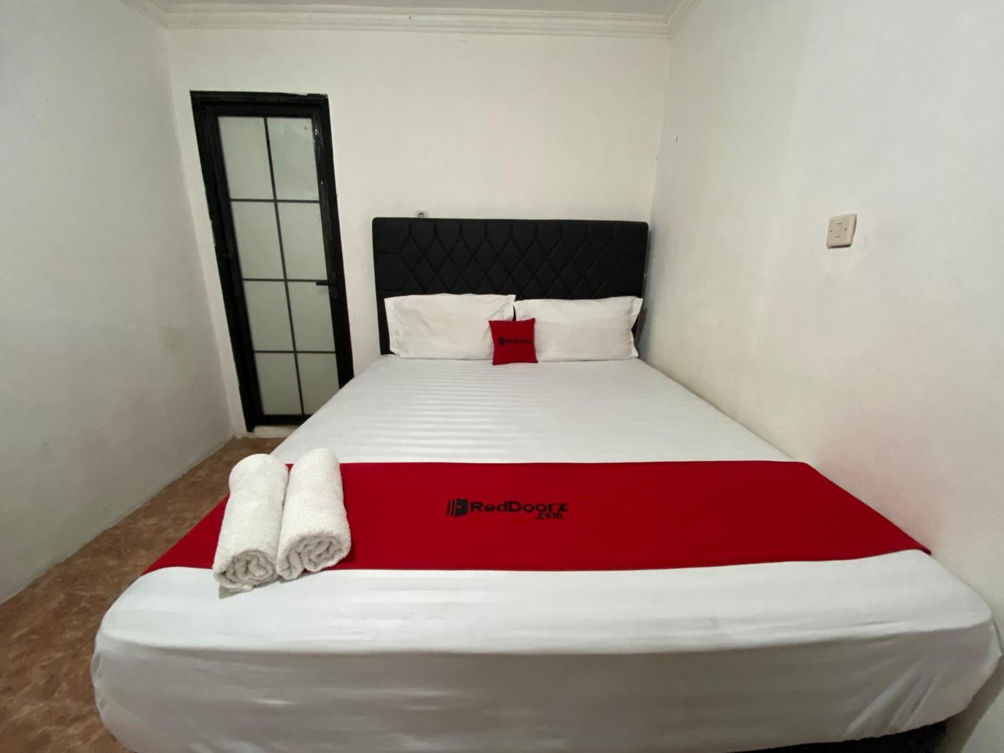 Reddoorz Syariah At Sudirman Street Garut Hotel Exterior foto